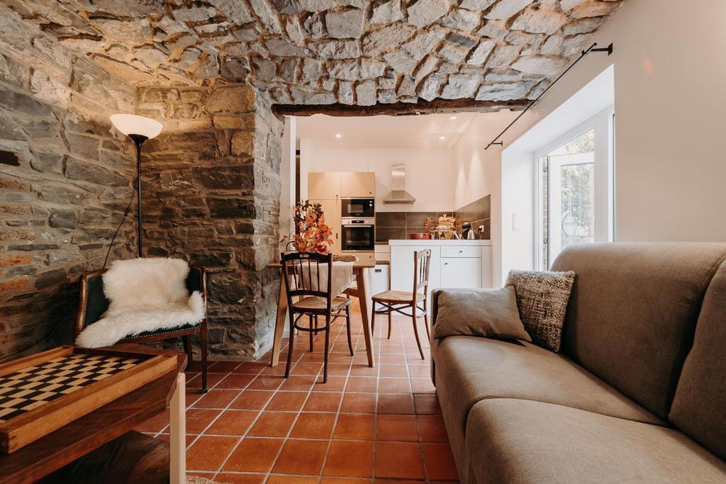 Tiny Stone Apartment Maredret Bagian luar foto
